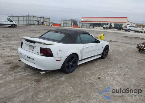 2004 Ford Mustang z USA, uszkodzony, nr VIN 1FAFP44694F208401